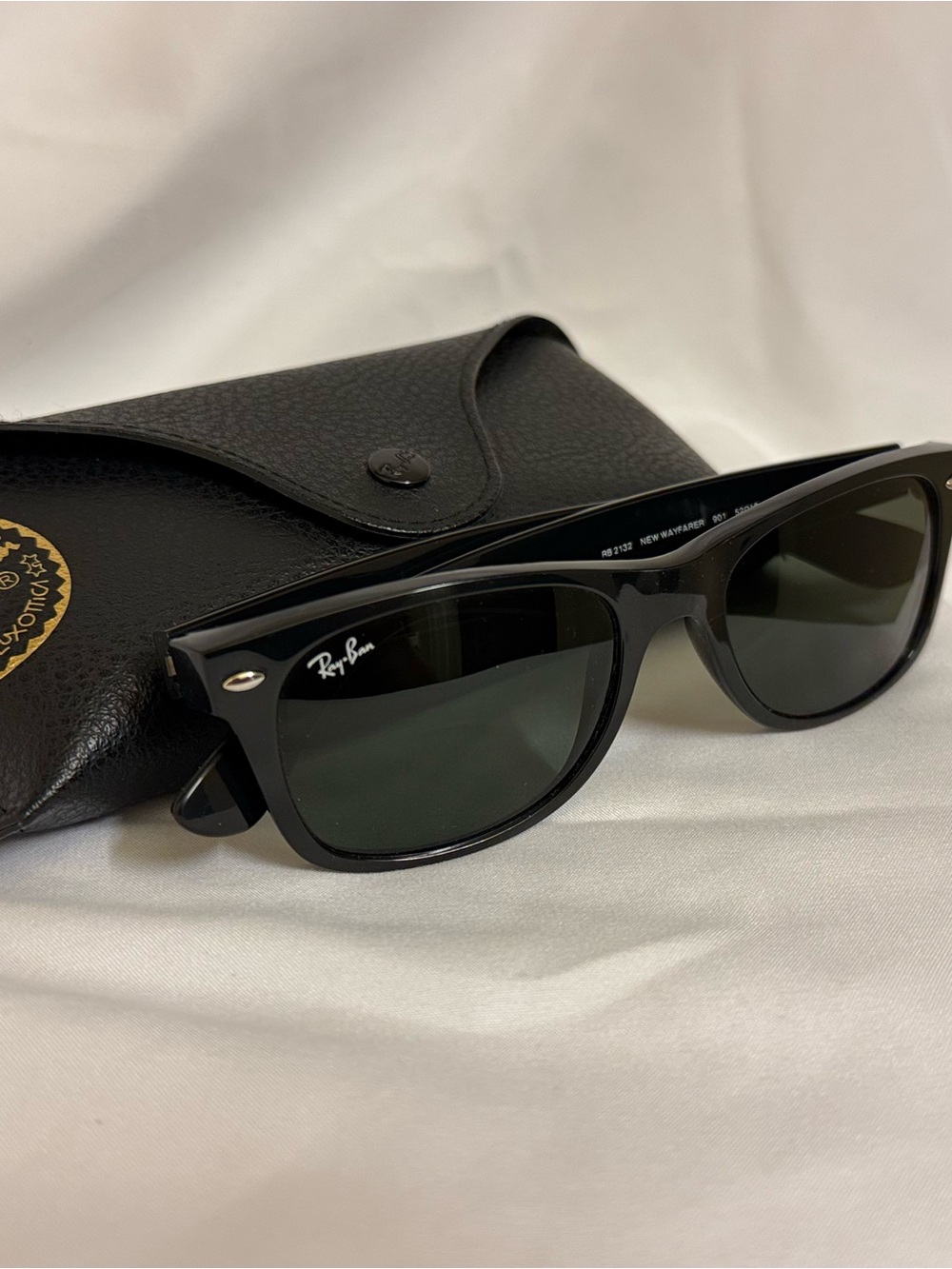 Ray-Ban RB2132 New Wayfarer Black Sunglasses 52mm + Case